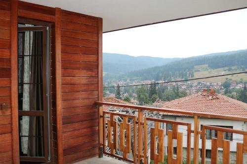 Hostal Dyulgerite Complex