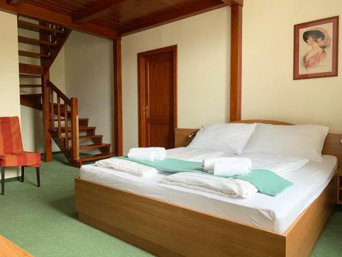 Anna-m�ria Villa Hotel
