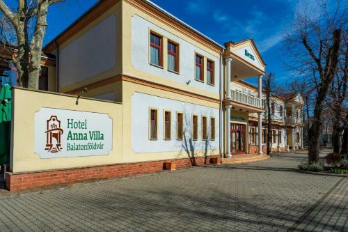 Anna-m�ria Villa Hotel