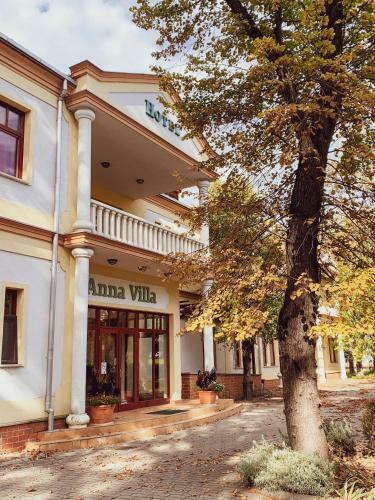 Anna-m�ria Villa Hotel