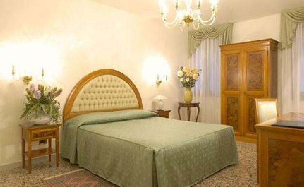 Hotel Antica Casa Carettoni