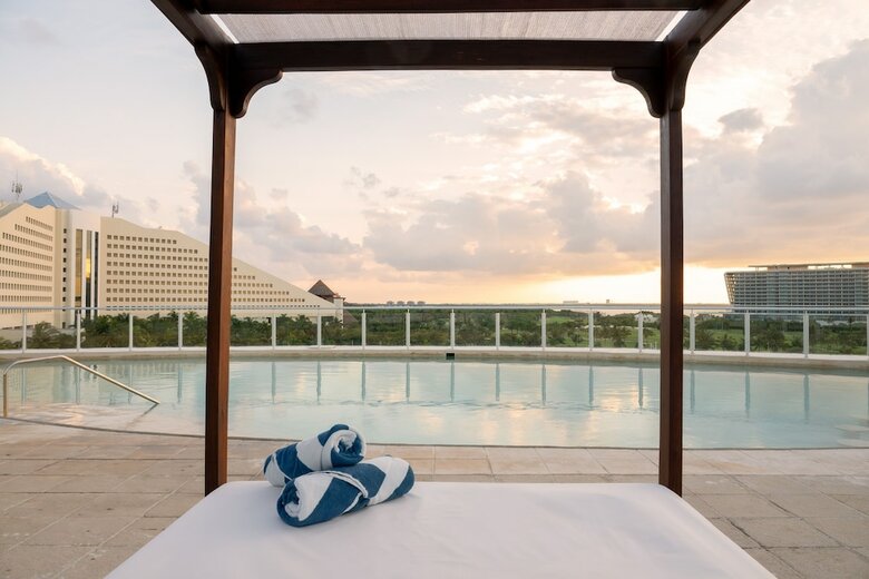 Hotel Seadust Cancun Family Resort
