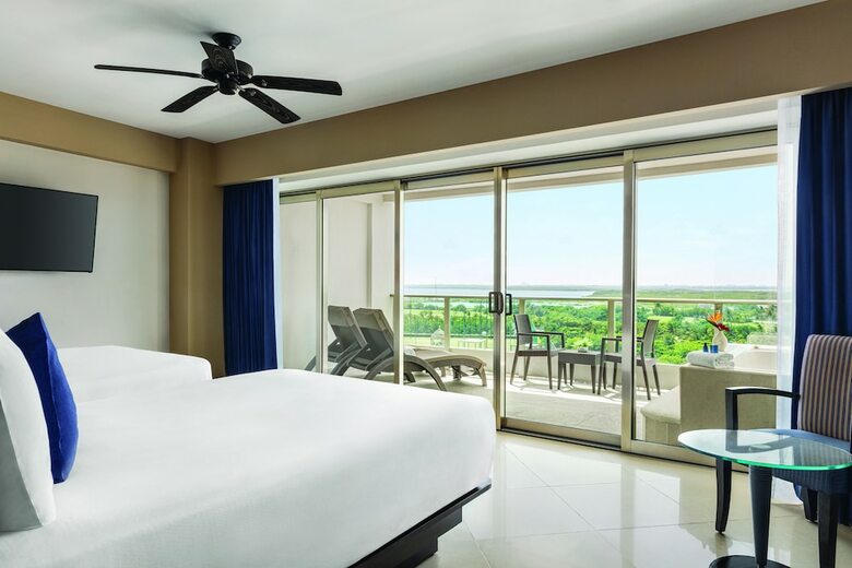 Hotel Seadust Cancun Family Resort