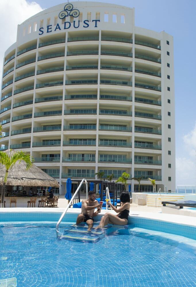 Hotel Seadust Cancun Family Resort