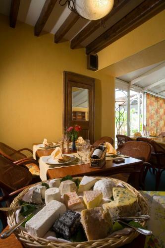 Hotel Logis H�tel Du Pont Neuf