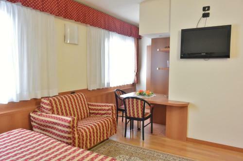 Melas Hotel