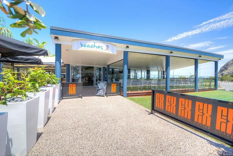 Hotel Rosslyn Bay Resort