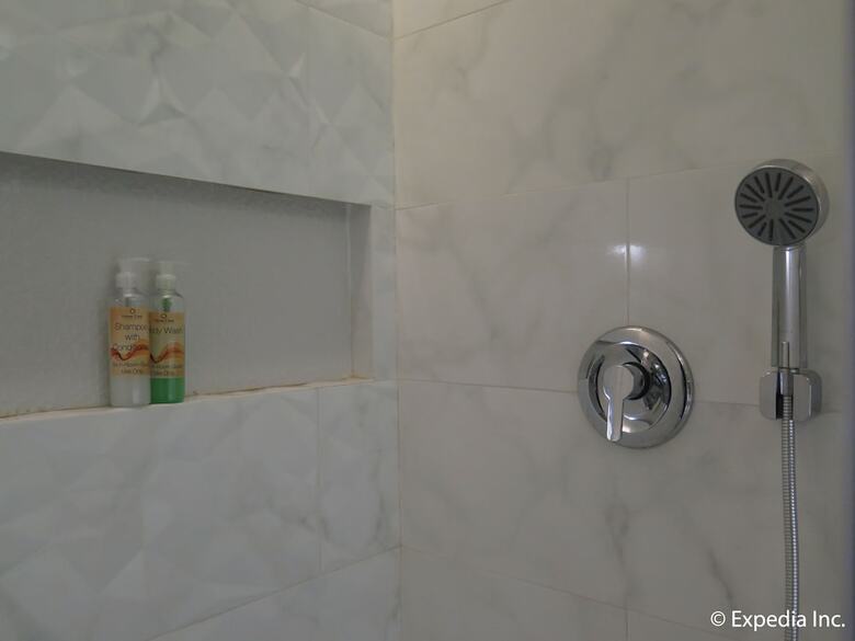 Hotel Home Crest Residences