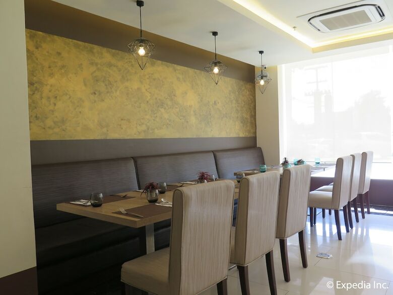 Hotel Home Crest Residences