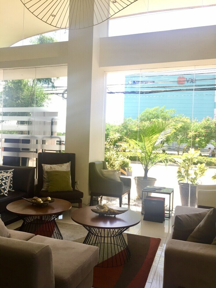Hotel Home Crest Residences
