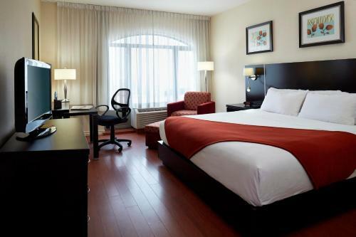 Hotel Holiday Inn Express Montreal Airport