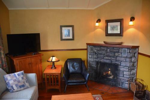 Hotel Johnston Canyon Resort
