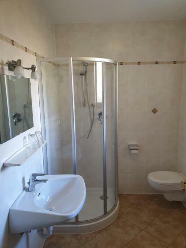Hostal Pension Gasthof Haselstaude