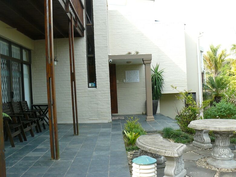 Hostal See More Guest House