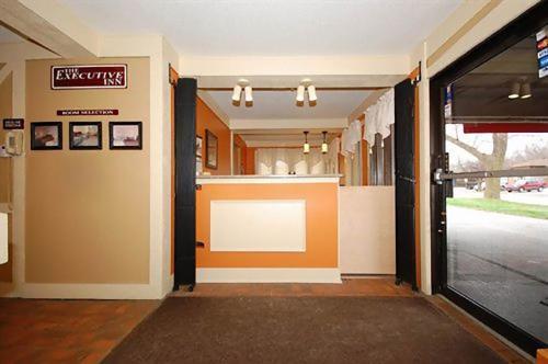 Hotel The Executive Inn