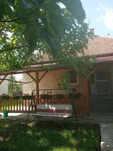 T�nd�rr�zsa Vend�gh�z �s Apartman