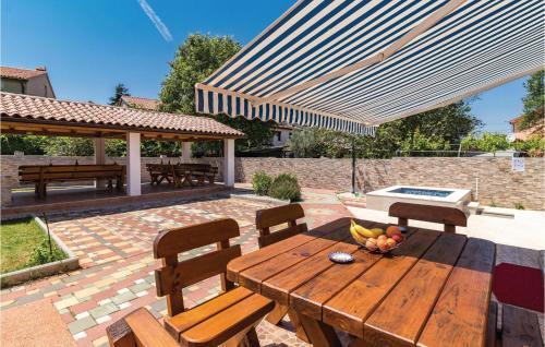 Holiday Home Valbandon Lavanda