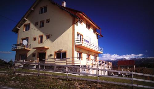 Hostal Pensiunea Pui De Urs Sirnea