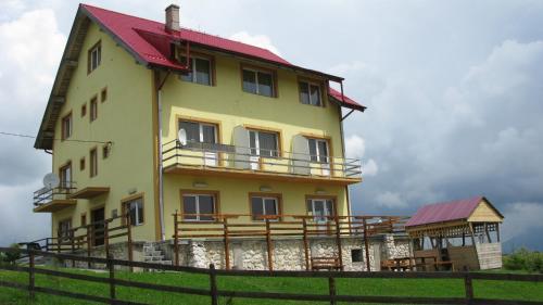Hostal Pensiunea Pui De Urs Sirnea