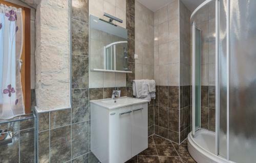 Hostal Holiday Home Peresiji 81