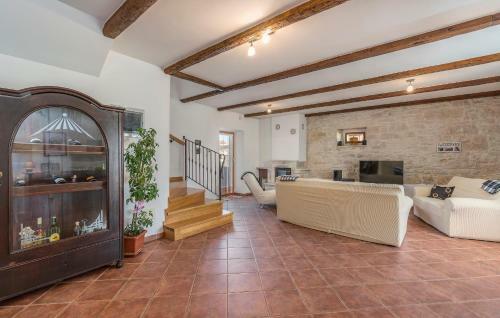 Hostal Holiday Home Peresiji 81