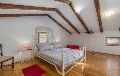Hostal Holiday Home Peresiji 81
