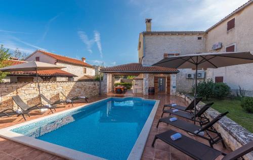 Hostal Holiday Home Peresiji 81