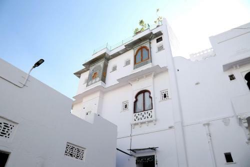 Hostal Little Garden Guest House