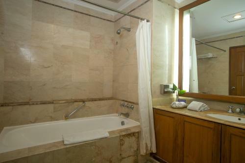 Hotel Parigata Resort And Spa