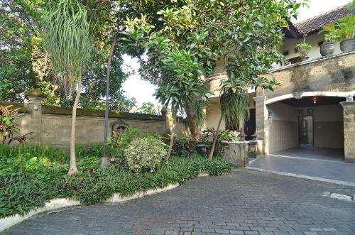 Hostal Taman Ayu 212