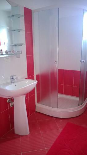 Hostal Pensiunea Valcinet