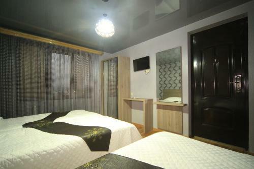 Hostal Edelveis Guest House