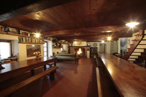 Hostal Centro Trekking A Cavallo Monte Brugiana