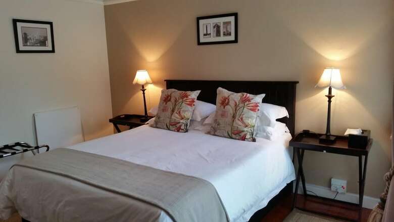 Hostal River Road Guest House