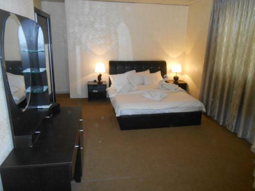 Seven Days Hotel