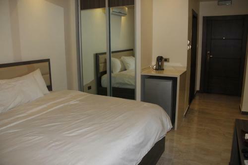 Seven Days Hotel