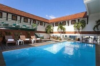 Pinnacle Lumpinee Hotel & Spa