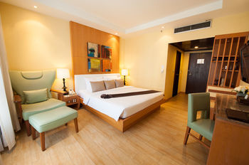 Pinnacle Lumpinee Hotel & Spa