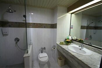 Pinnacle Lumpinee Hotel & Spa