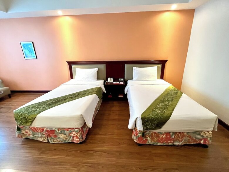 Tai-pan Hotel