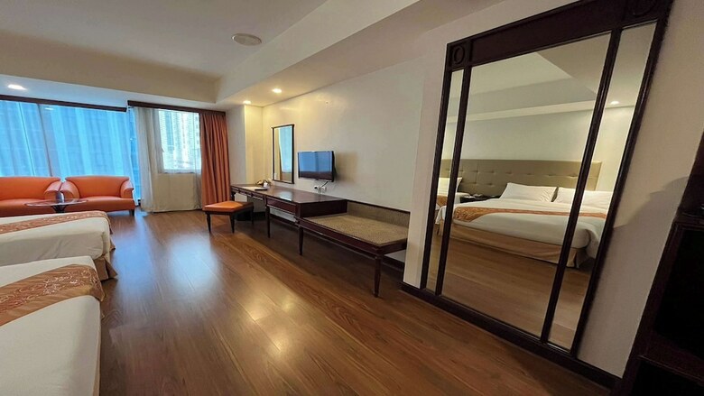Tai-pan Hotel