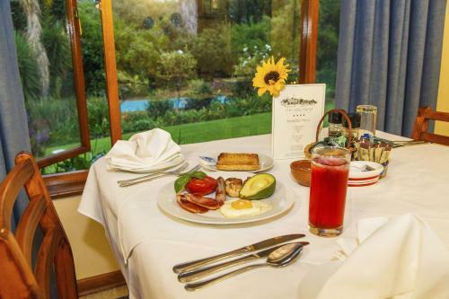 Hostal The Celtis Manor Guest House