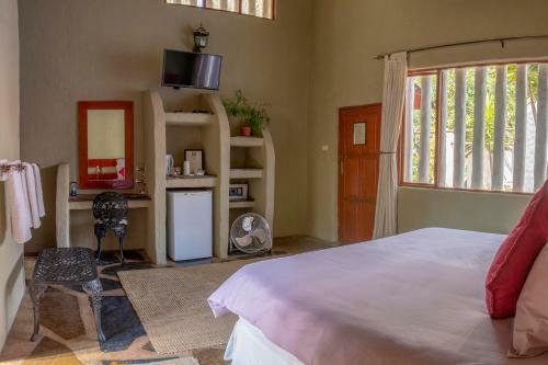 Hostal By Bush Telegraph Lodge