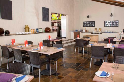 Hostal By Bush Telegraph Lodge