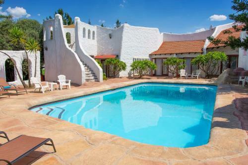 Hostal By Bush Telegraph Lodge