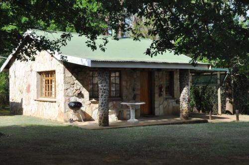 Hotel Lake Naverone Holiday Cottages