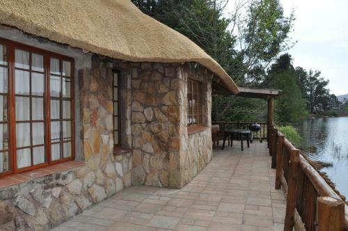 Hotel Lake Naverone Holiday Cottages