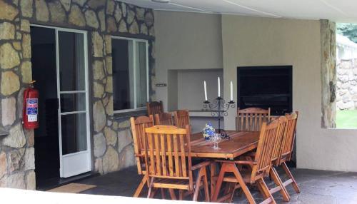 Hotel Lake Naverone Holiday Cottages
