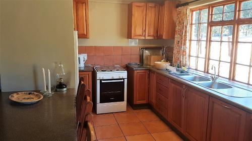 Hotel Lake Naverone Holiday Cottages