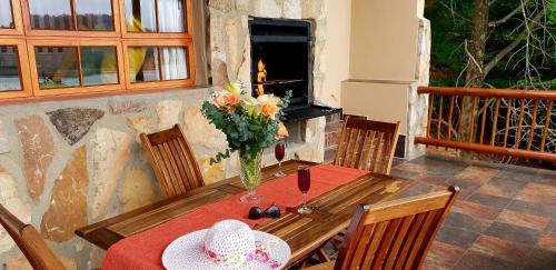 Hotel Lake Naverone Holiday Cottages